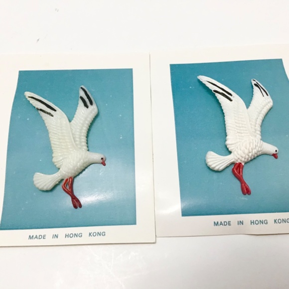 Vintage Seagull Plastic Brooch Pin Made in Hong Kong - Picture 3 of 8
